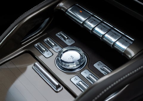 A crystal-inspired volume knob is shown in the center floor console of a 2024 Lincoln Nautilus® SUV. | Bill Knight Lincoln in Tulsa OK